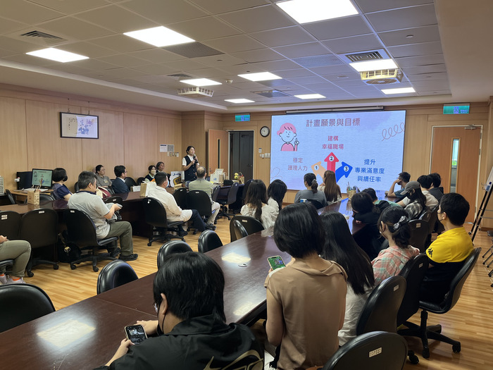 慈濟醫院李玉茹主任分享簡報醫護計畫願景與目標圖片