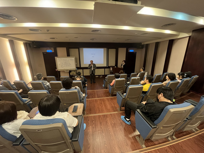 亞洲光學股份有限公司林泰朗總經理簡報分享圖片