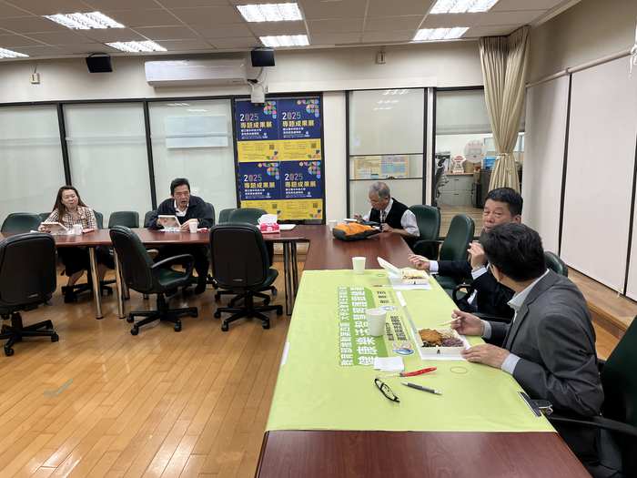 慈濟醫院陳慶元主任與資通學院陳永隆院長意見交流圖片