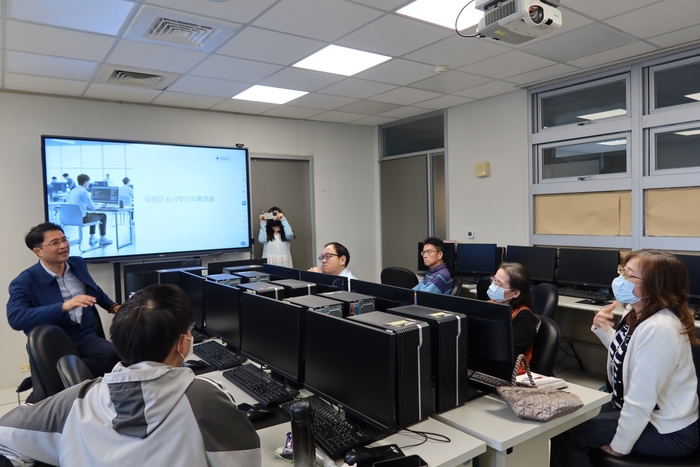 參與人員與業師進行交流圖片