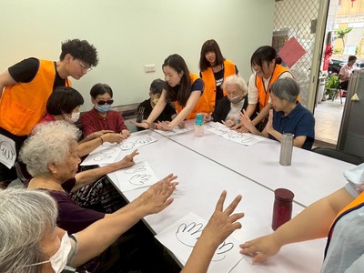 115/5/11【(二).9】校外場域實踐活動：動手玩創意 動伸展活力(智慧健康與長照產研辦公室)圖片