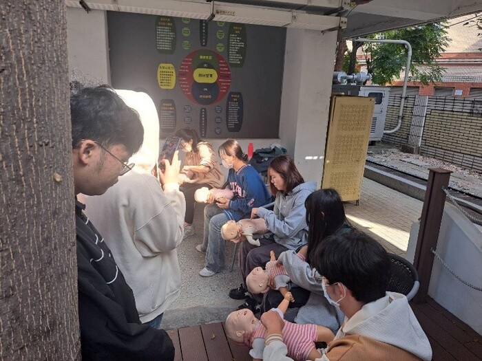 研習學生實際操作技術圖片