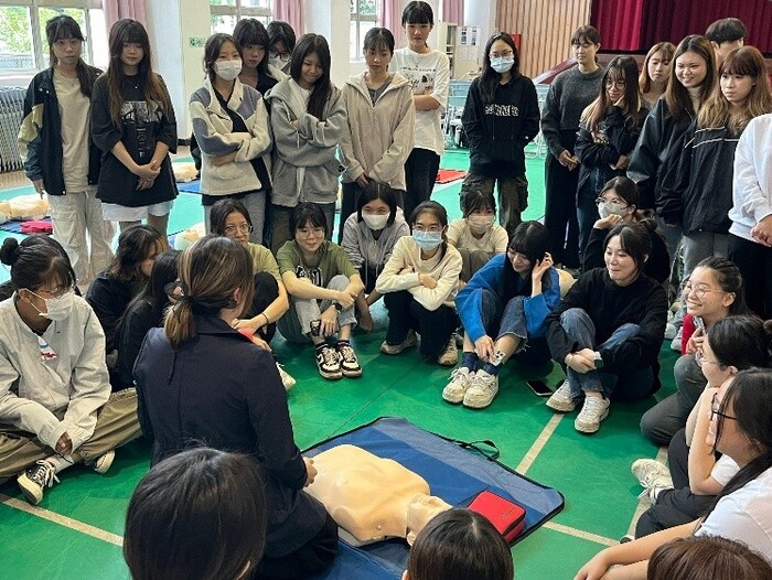 研習學生實際操作技術圖片