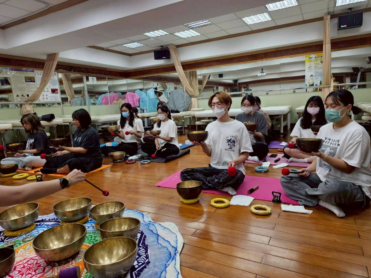 114/5/17-18【(一).3】尼泊爾頌缽初階、高階認證(一)(美容系技優領航專班)(另開新視窗)