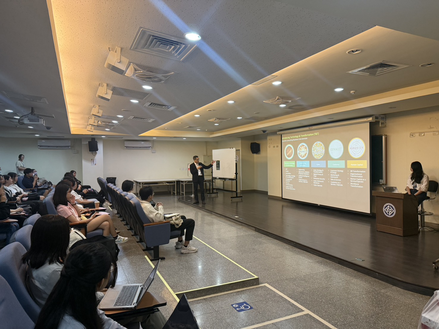 114/10/20【(一).1】Deloitte Seeds Intern Program 校園實習徵才說明會(SAP教學及產研辦公室)(另開新視窗)